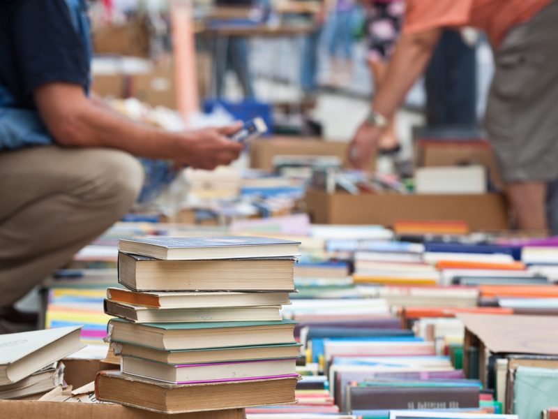 Where to find English book shops in Riyadh