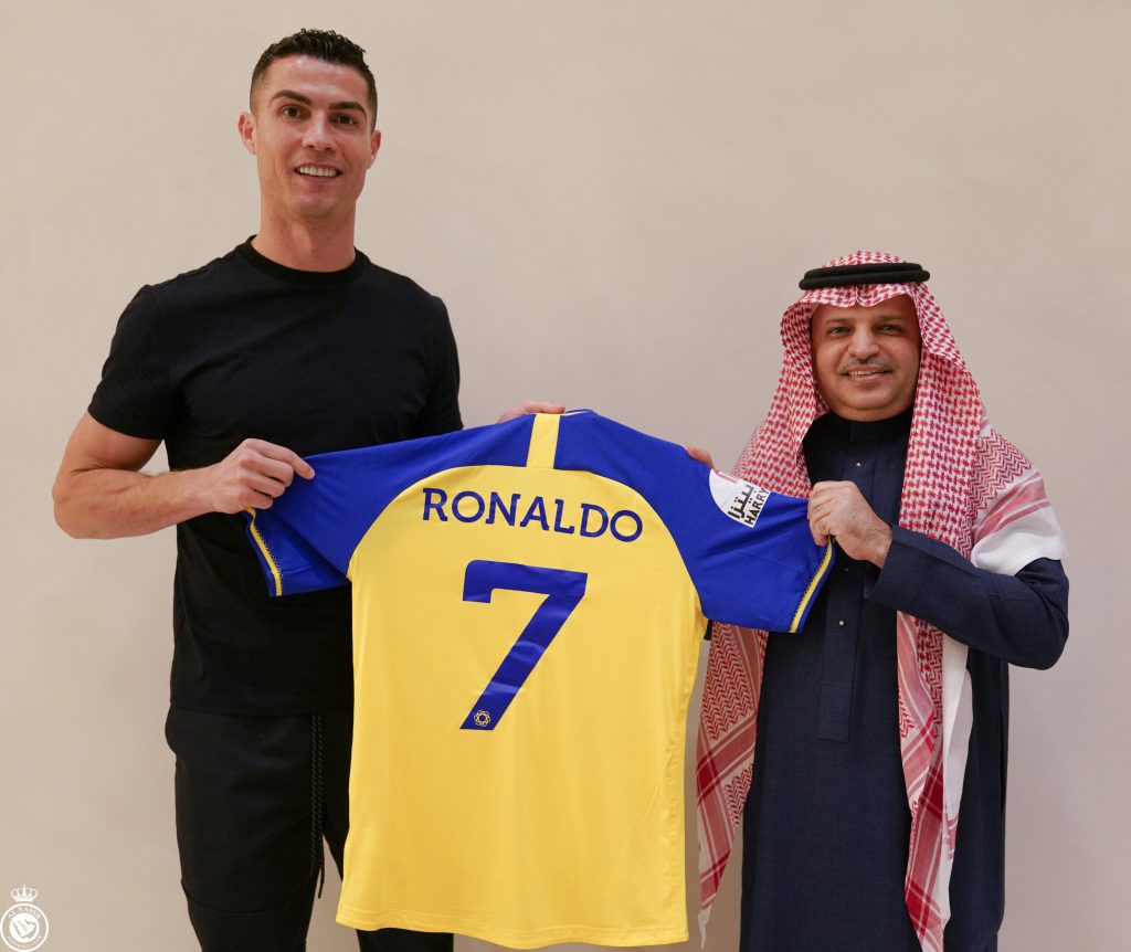 WATCH: Cristiano Ronaldo gets insane reception from Al-Nassr fans during  transfer unveiling